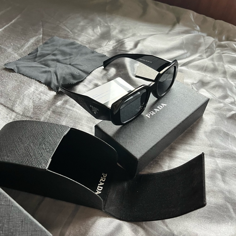 Prada Black Sunglasses unisex style - Picture 3 of 8